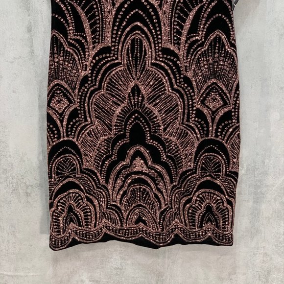 Jump Juniors' Black/Gold Glitter-Dusted Print Shor - Picture 2 of 12